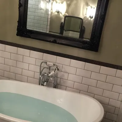 Ванная комната с окрашенными стенами фото фотографии