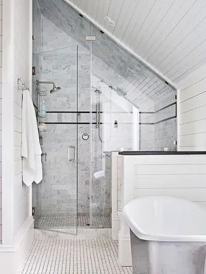 Дизайн ванной комнаты на мансарде – 65 фото в интерьере