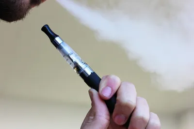 Vape Pen vs. Flower High: Which is Better? - Delta Munchies