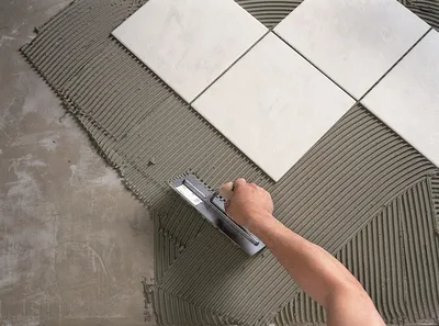 Укладка кафельной плитки на стену или пол