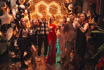 Вечеринки: как одевались на вечеринки в разные эпохи | Vogue Russia