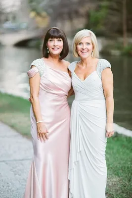 Платье для мамы невесты на свадьбу: нюансы выбора вечернего наряда и  создания красивого образа для стройной или полной фигуры (150 фото)