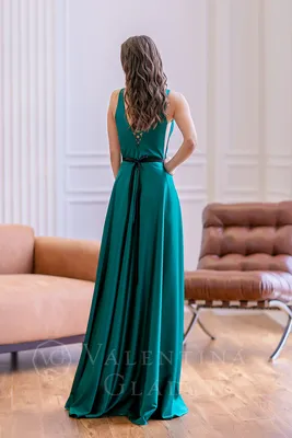 Платье длины макси изумрудного цвета с кружевной отделкой