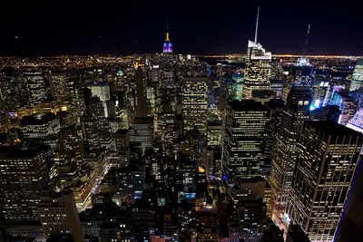 Вид на ночной Нью-Йорк с небоскреба Рокфеллер Плаза