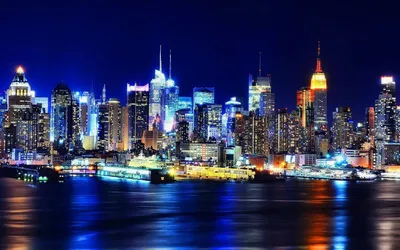 Купить постер \"Стеклянные небоскребы освещают вечерний Нью-Йорк\" с  доставкой недорого | Интернет-магазин \"АртПостер\"