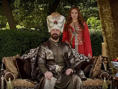 Всем любителям сериала «Великолепный век»✓ ⠀ Султан Сулейман был десятым  султаном по счету на троне Османской Империи.… | Индийский стиль, Модные  стили, Мусульманки