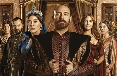 Звезды турецкого сериала «Великолепный век», которые подружились в жизни