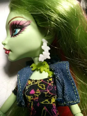 Monster High Venus McFlytrap One Team, one Scream! Doll | MH Merch