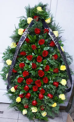 Венок на могилу из настоящих цветов «Н-11» • Ритуальная Служба