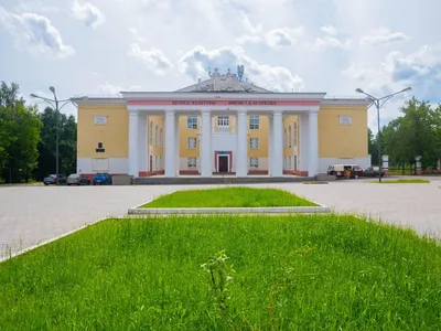 Некрологи на проходной завода и убежище во Дворце культуры. Как живёт после  начала войны в Украине уральский городок Верхняя Салда — титановый центр  России Спектр