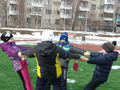 Несмотря на дождливую, ветреную погоду праздник Первомая в нашем поселке  прошел весело и дружно. Выступления артистов , веселые конкурсы от… |  Instagram