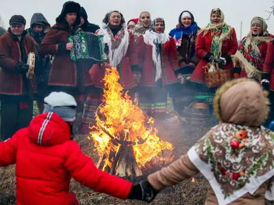 Святки и колядки: традиции, обряды, гадания, фотографии, тексты колядок.