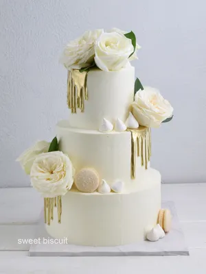 Свадебный торт с белыми цветами и золотыми потеками от Свит Бисквит - Свит  Бисквит
