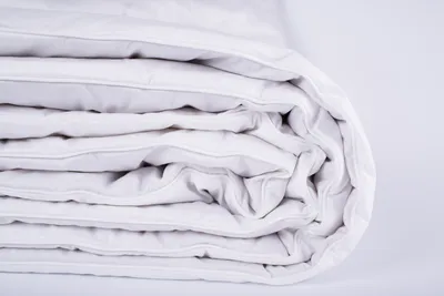 Чем зимнее одеяло отличается от летнего: плотность и наполнители одеял