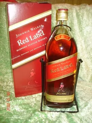 Johne Walker Black Label+cradle, in gift box, 4.5 L ( Джон Уокер Блэк Лейбл  на качелях в подарочной коробке 4,5л)