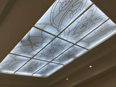 Витражные потолки с объёмными литыми стеклянными элементами в квартире -  изготовление на заказ - витражная мастерская БМ ХНУМ