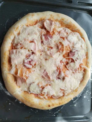 Пицца с колбасой и сыром в духовке классическая рецепт фото пошагово и  видео - 1000.menu