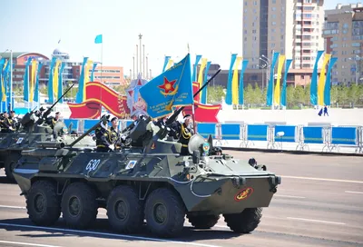 Российские Военные Женщины Маршируют На Параде В Ежегодный День Победы 9 Мая  2017 Года В Самаре — стоковые фотографии и другие картинки Активный  пенсионер - iStock