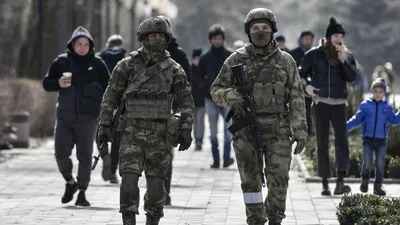 Российские военные женщины маршируют на парад в международный день победы 9  мая 2017 года в самаре России Редакционное Стоковое Изображение -  изображение насчитывающей герои, воинско: 175196234