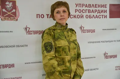 военный врач в реабилитационном центре обучает пациентов Стоковое Фото -  изображение насчитывающей физиотерапевт, тренировка: 253727490