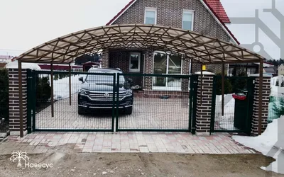 Кованные ворота с поликарбонатом купить по цене 40000 руб. в Москве от  производителя