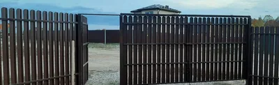 роскошные металлические кованые боковые раздвижные ворота с декоративными  элементами. Стоковое Фото - изображение насчитывающей дом, орнаментально:  222104184