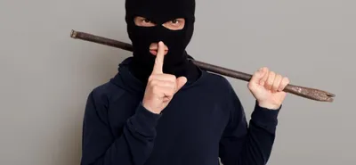 Воровской кот☠️ +37496787717 whatsapp📩 098443556 Когда кот изображается на  животе – символизируется воровское мастерство; Кот со связкой… | Instagram