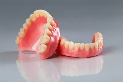 Зубы из… пластмассы? Когда актуальны пластиковые коронки?