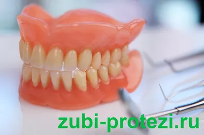 Вставить зубы: цена в Харькове на протезирование и имплантацию