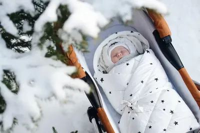 Платье для выписки из роддома со шлейфом