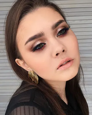 Макияж на выпускной 2019-2020 фото_11 | Pink lipstick makeup, Smokey eye  makeup look, Party makeup looks