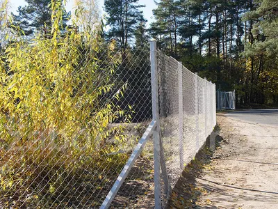 Недорогая установка металлического забора в Барнауле