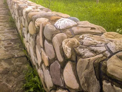 Забор из камня - виды природного камня, преимущества, цена