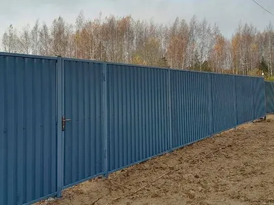 Поставил недорогой и прочный забор из шифера: что с ним стало спустя пару  лет и как он себя чувствует | Строй с нами | Дзен