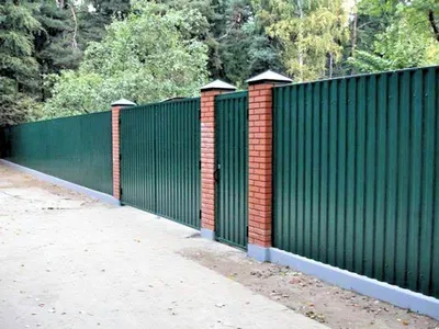 Зеленый забор с калиткой купить по цене 2523 руб в Москве от производителя