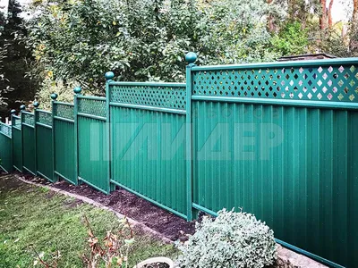 Зеленый забор из профнастила на участке с уклоном ПН-110 - купить в Москве,  цена, фото, отзывы, характеристики