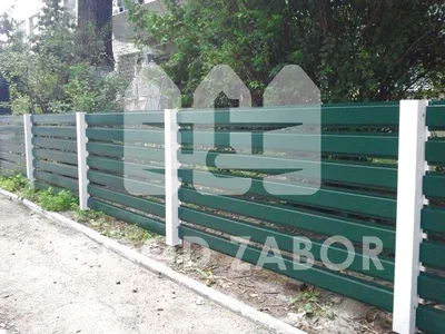Забор из зеленого профнастила на фундаменте 1,6x47 м купить по цене 47300  руб. в Москве от производителя