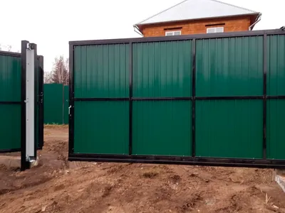 Забор из профнастила высотой 2 м зеленого цвета купить в Москве, цена руб.  | Стройзабор