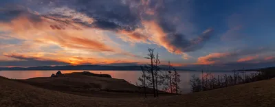 Закат на Байкале 😌 Ловить такую красоту, вот что значит быть здесь и  сейчас💫 19.12.2022 #фотограф #фотографиркутск #байкал #ольхон… | Instagram
