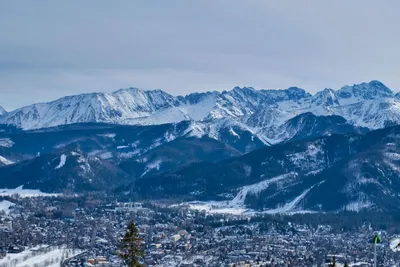 Подвесной подъемник в горах Tatra около Zakopane Польша Стоковое Фото -  изображение насчитывающей взгляд, подъем: 52427778