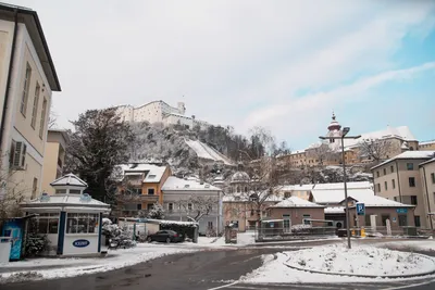 Город сумерки зимой, Австрия Зальцбург старый Стоковое Фото - изображение  насчитывающей барометрического, историческо: 169407416