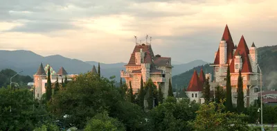 красивый замок сидит на вершине горы, картина замка, замок, строительство  фон картинки и Фото для бесплатной загрузки