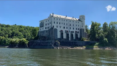 Прогулка на кораблике около замка Орлик (Чехия) - YouTube