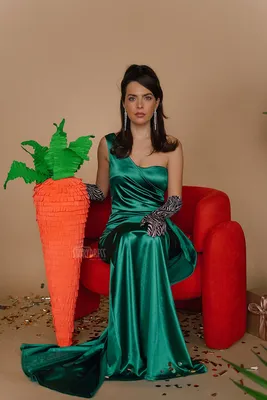 Зеленое платье в пол на бретельках с пайетками арт.1850516 - купить в Казани