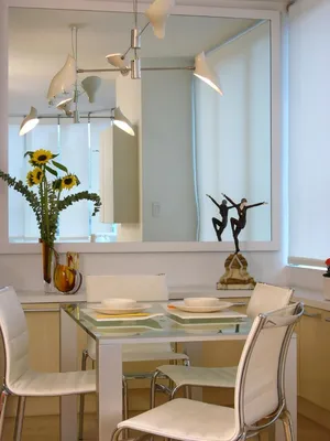 Зеркала в интерьере маленькой кухни: изюминка интерьера
