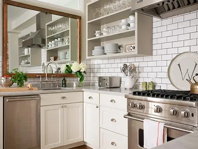 Зеркало в интерьере кухни - мебельная компания Иванова Мебель.