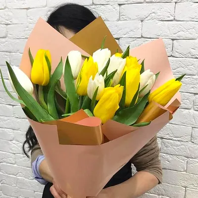 Большой букет из желтых тюльпанов
