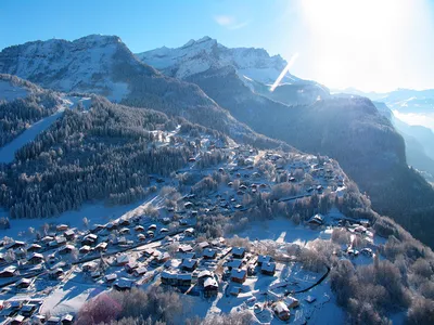 в зимний день с ясным голубым небом во франции возвышается большой лыжный  кресельный подъемник Фото Фон И картинка для бесплатной загрузки - Pngtree