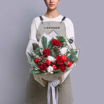 Зимний букет из шаров и цветов за 5420 ₽ с доставкой по Краснодару