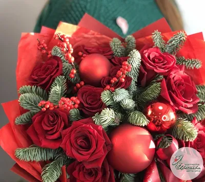 Букет цветов «Зимний сон» из роз, эустомы, эрингиума, гвоздик и нобилиса -  интернет-магазин «Funburg.ru»